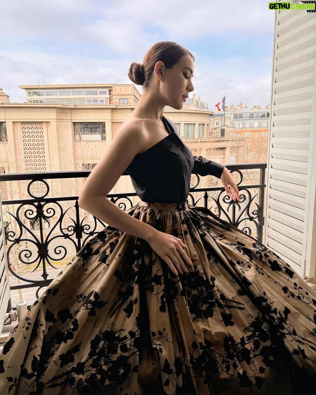 Kimberly Ann Voltemas Instagram - See you in a few minutes! 🤍 @dior #dioraw24 #ladydior Paris, France