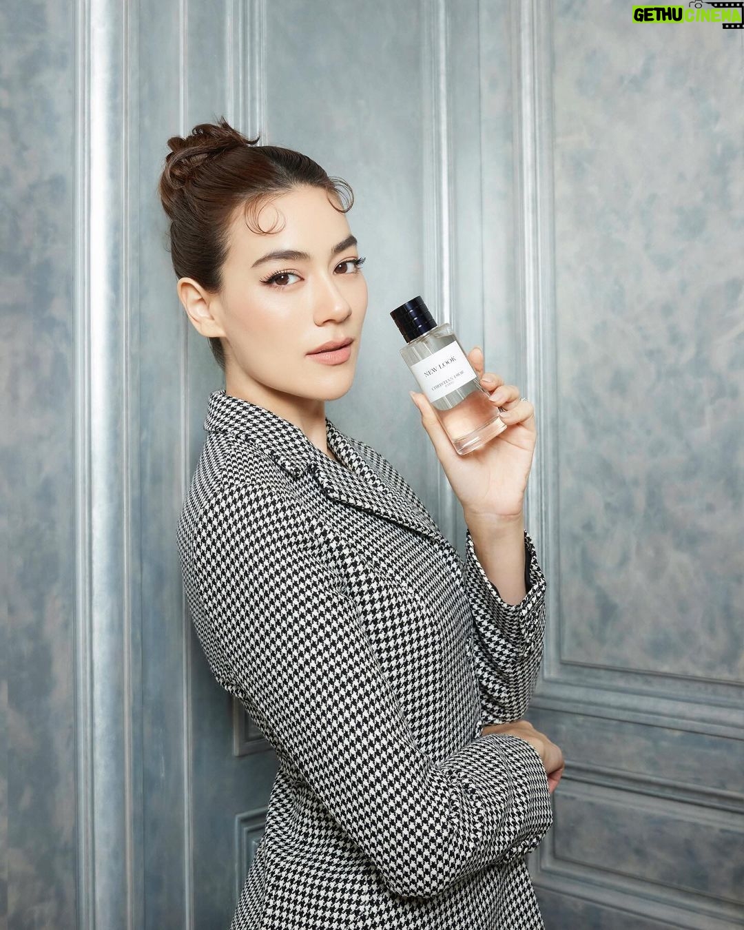 Kimberly Ann Voltemas Instagram - New Look, La Collection Privée. Inspired by Dior‘s iconic 1947 New Look. The unique fresh and bold scent.🤍 📍Dior Beauty, Central Chidlom, Siam Paragon, Iconsiam ,Mega Bangna, The EmQuatier, The Emsphere and online at shop.dior.co.th #DiorLaCollectionPrivée #DiorBeauty#DiorBeautylovers @DiorBeauty @dior