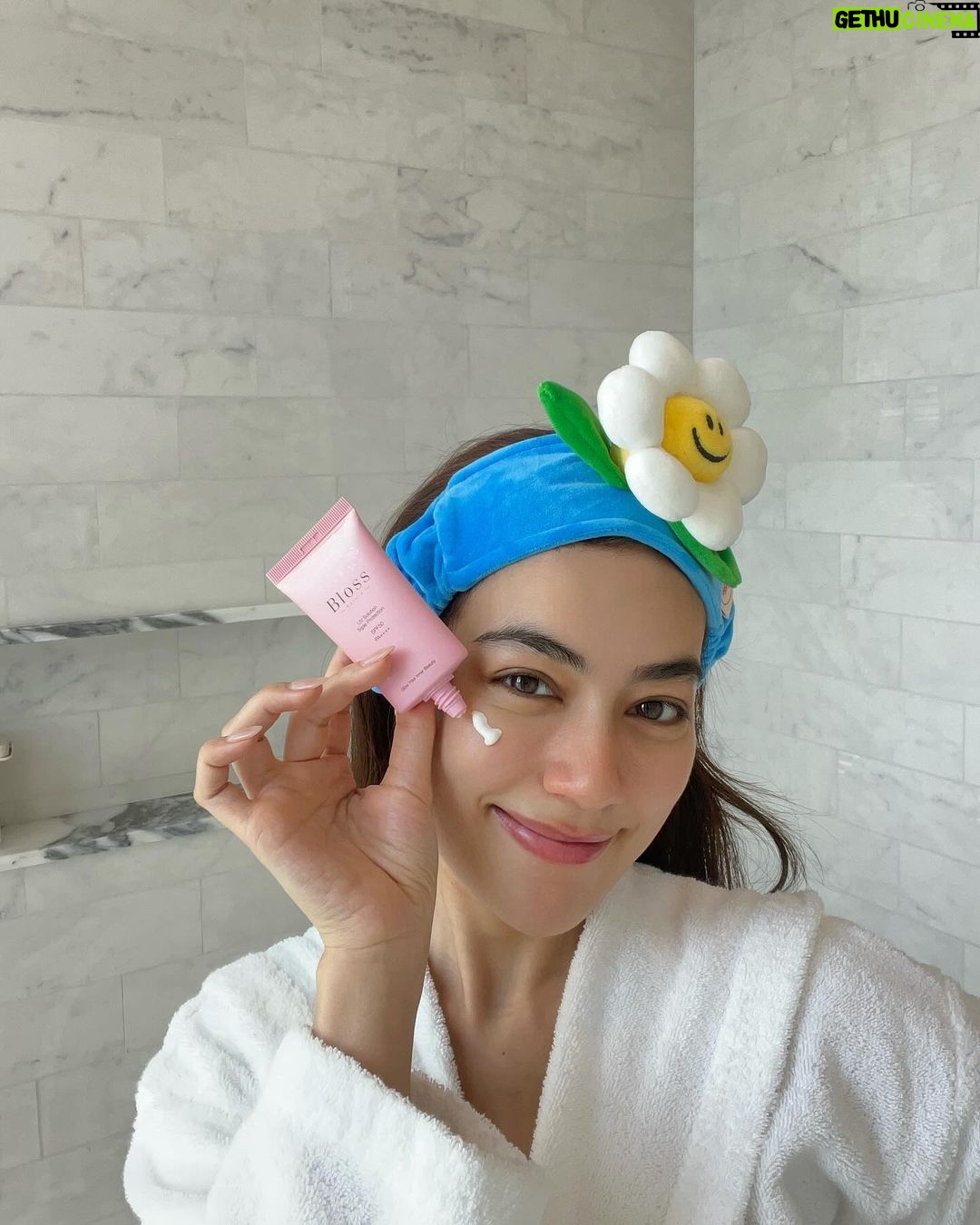 Kimberly Ann Voltemas Instagram - Before starting my day @blossnatura กันแดดตัวโปรดจากธรรมชาติ ปกป้องผิวจากแสง แดด และฝุ่นตัวร้าย ผิวแพ้ง่ายสุดๆก็ใช้ได้นะคะ☀️💖 #blossuvsolution