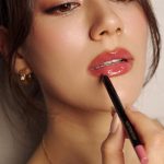 Kimberly Ann Voltemas Instagram - Effect without effort. Resuming with a new lip look that features bolder lips with soft mattes and high shine power 👄 I’m wearing: - Shape & Sculpt Lip Liner (Tempt) - Phantom Volumizing Glossy Balm (Slip) #HourglassCosmeticsThailand มีวางจำหน่ายที่เคาน์เตอร์อาวร์กลาส ทุกสาขา, Central Online, M Online, Sephora ทุกสาขา Line Official Account @hourglasscosmetics