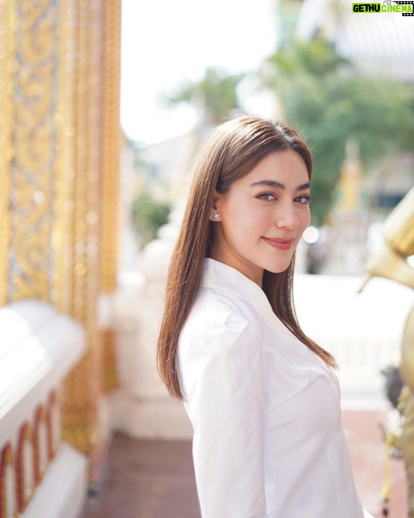 Kimberly Ann Voltemas Instagram - 32🕯️✨Grateful to have you all here today naka✨ My Beautiful Thai dress @chanruennakha สังฆทานงามๆ @ingfhanabun Gorgeous cake @erte_cafe Delicious Catering Pattama Kasamsuk วัดโพธิ์ทอง _ หลวงพ่อวราห์_ พญาครุฑ