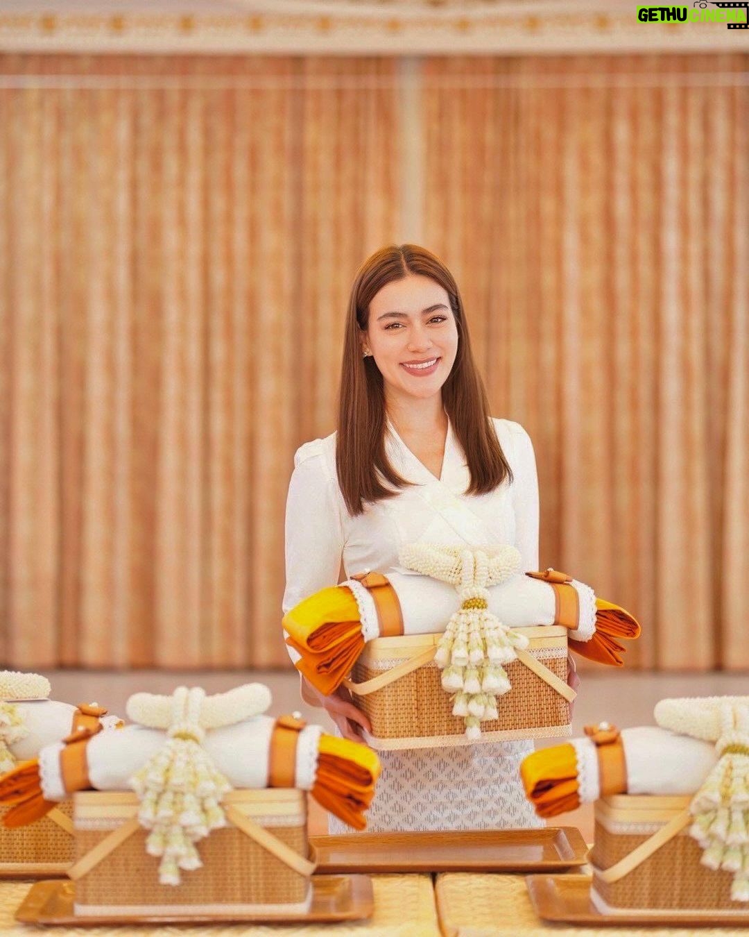 Kimberly Ann Voltemas Instagram - 32ðŊïļâĻGrateful to have you all here today nakaâĻ My Beautiful Thai dress @chanruennakha āļŠāļąāļāļāļāļēāļāļāļēāļĄāđ @ingfhanabun Gorgeous cake @erte_cafe Delicious Catering Pattama Kasamsuk āļ§āļąāļāđāļāļāļīāđāļāļāļ _ āļŦāļĨāļ§āļāļāđāļāļ§āļĢāļēāļŦāđ_ āļāļāļēāļāļĢāļļāļ