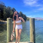 Kimberly Ann Voltemas Instagram - Was gonna jump in the lake but! way too cold for me!! Thank you next.. ถ่ายรูปเล่นวนไปค่ะ 🍑💙🌞 Queenstown, New Zealand