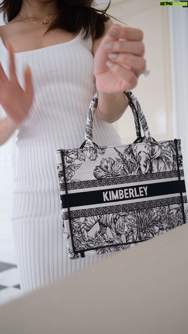 Kimberly Ann Voltemas Instagram - อะ ลืมใส่รองเท้าได้ แต่สิ่งเดียวที่ลืมไม่ได้เลยในแต่ละวันของคิม คือกันแดด Bloss UV Solution ค่ะ @blossnatura 🤍✨