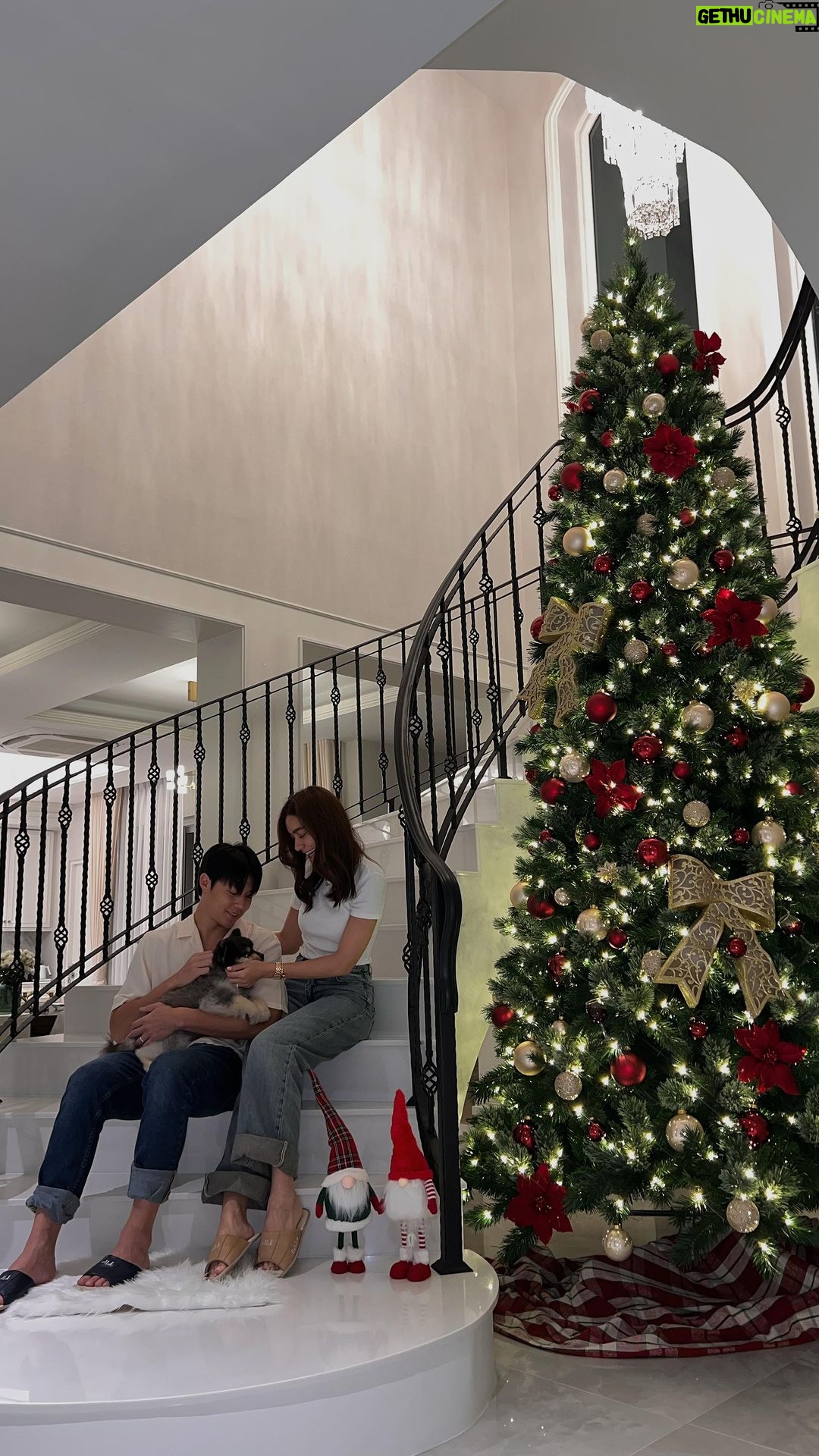 Kimberly Ann Voltemas - 653.4K Likes - MarKim‘s Home is ready for Christmas🎄♥️ ✨
Our gorgeous costume made tree by @merryxmastree_th It’s absolutely perfect for the chandelier star, Thank you naka 🫶🏼