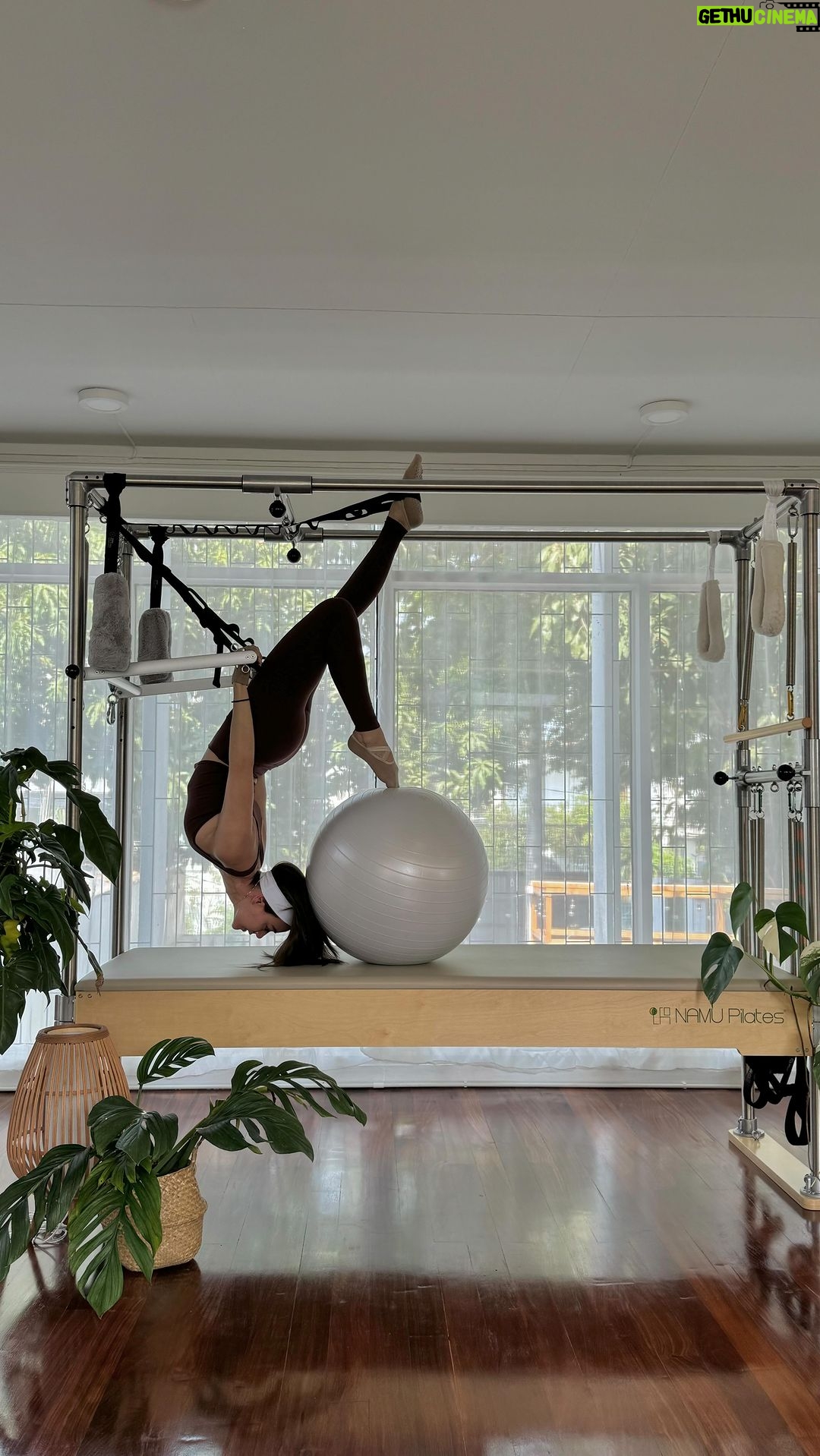 Kimberly Ann Voltemas Instagram - Angel Glutes🪽 @namupilates.bangkok @juju.bangkok NAMU Pilates Bangkok