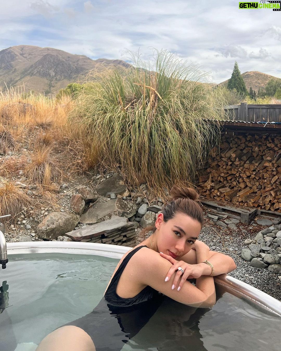 Kimberly Ann Voltemas Instagram - Lindis pass & hot tubs ⛰️♨️ Lindis Pass, New Zealand
