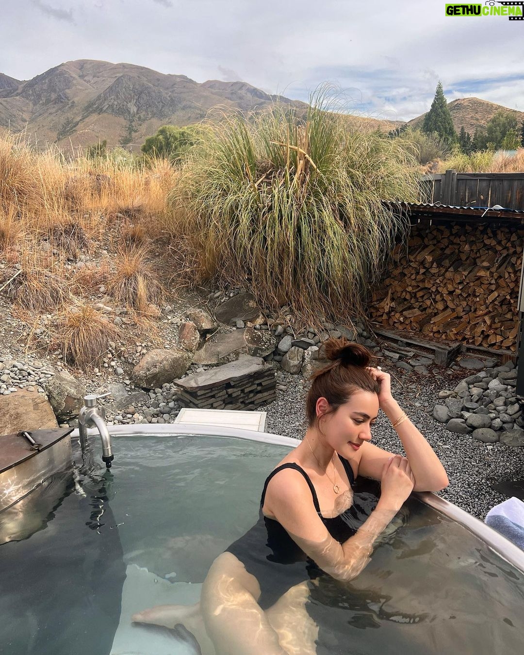 Kimberly Ann Voltemas Instagram - Lindis pass & hot tubs ⛰️♨️ Lindis Pass, New Zealand