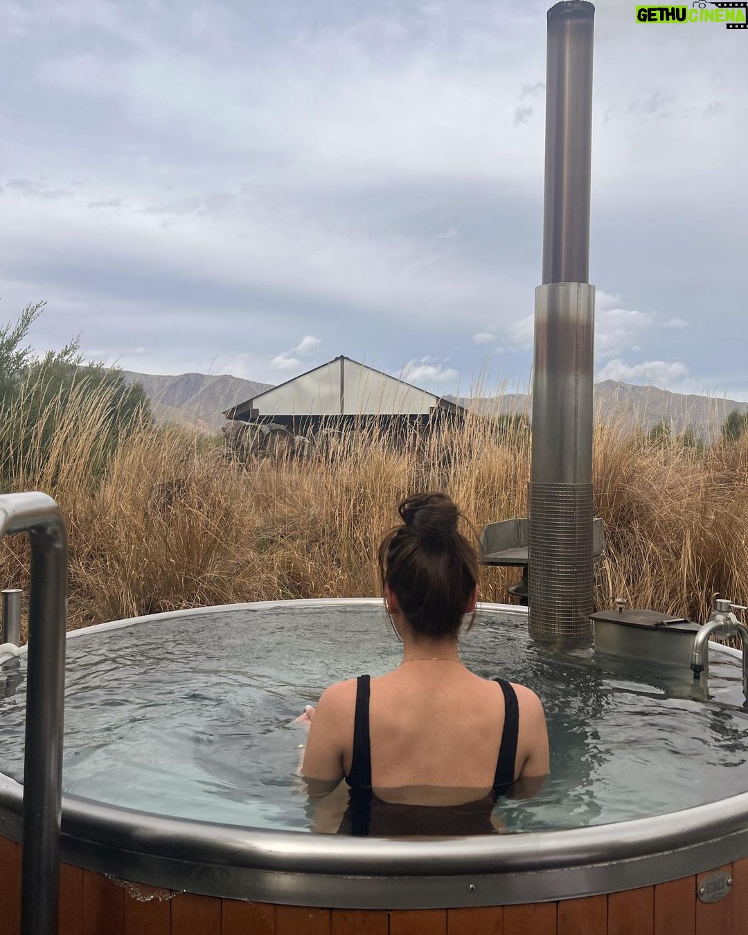 Kimberly Ann Voltemas Instagram - Lindis pass & hot tubs ⛰️♨️ Lindis Pass, New Zealand