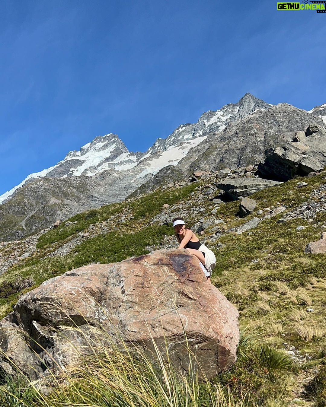 Kimberly Ann Voltemas Instagram - 3hr track to Hooker Valley หายเหนื่อยเลิกบ่น I love you world!🌍🩵 #สามีแฮปปี้ทางเราแฮปปี้กว่า Hooker Valley Track, Mount Cook National Park