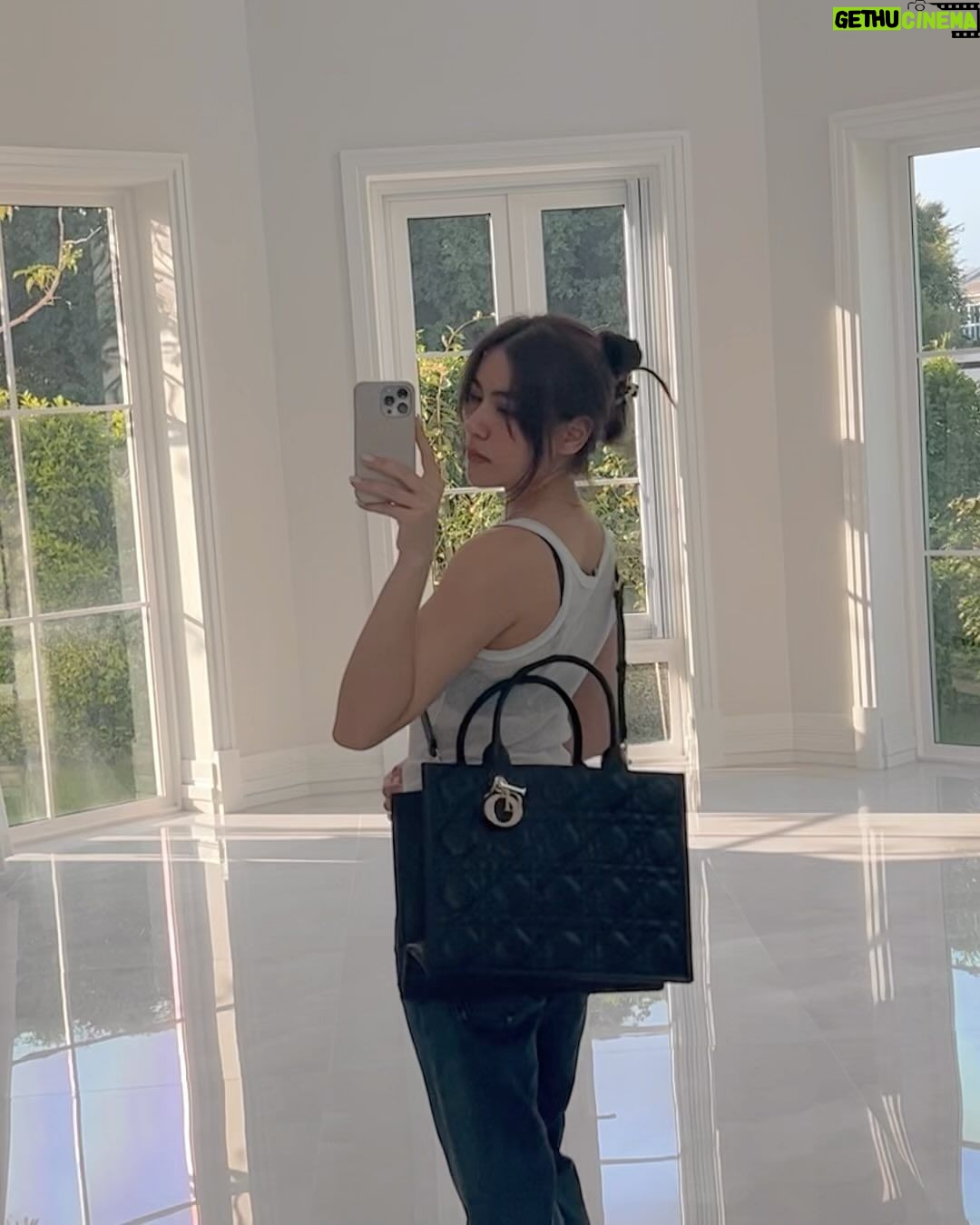 Kimberly Ann Voltemas Instagram - M🤍RNING @Dior #DiorBookTote #DiorCruise