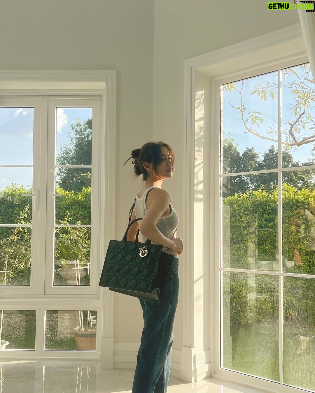 Kimberly Ann Voltemas Instagram - M🤍RNING @Dior #DiorBookTote #DiorCruise