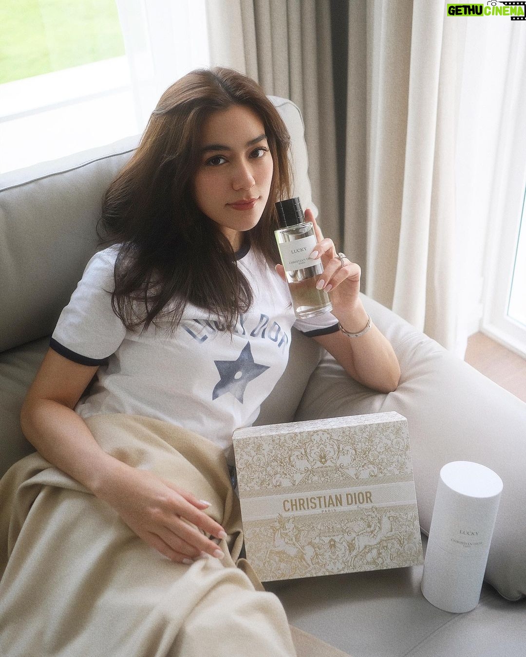 Kimberly Ann Voltemas Instagram - Lucky, one of my favorite scents ”was also my wedding scent“ from La Collection Privée Christian Dior.✨ Celebrate coming new year with your perfect gift at Dior Beauty.🤍✨ @diorbeauty @diorbeautylovers Shop online at shop.dior.co.th #DiorLaCollectionPrivée #DiorBeautylovers #DiorBeauty @DiorBeauty