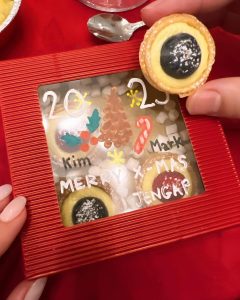 Kimberly Ann Voltemas Instagram - Merry Christmas from us naka ♥️🎄🍷 25.12.2023 #Bordeauxcolor