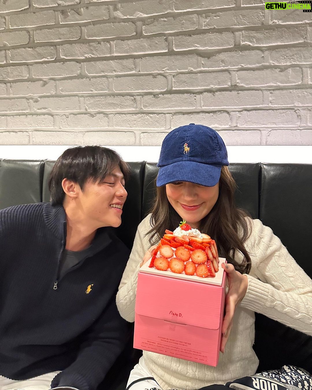 Kimberly Ann Voltemas Instagram - What we ate part.2 desserts 🍓🥯🥐🥞☕️🍰🍫🍯