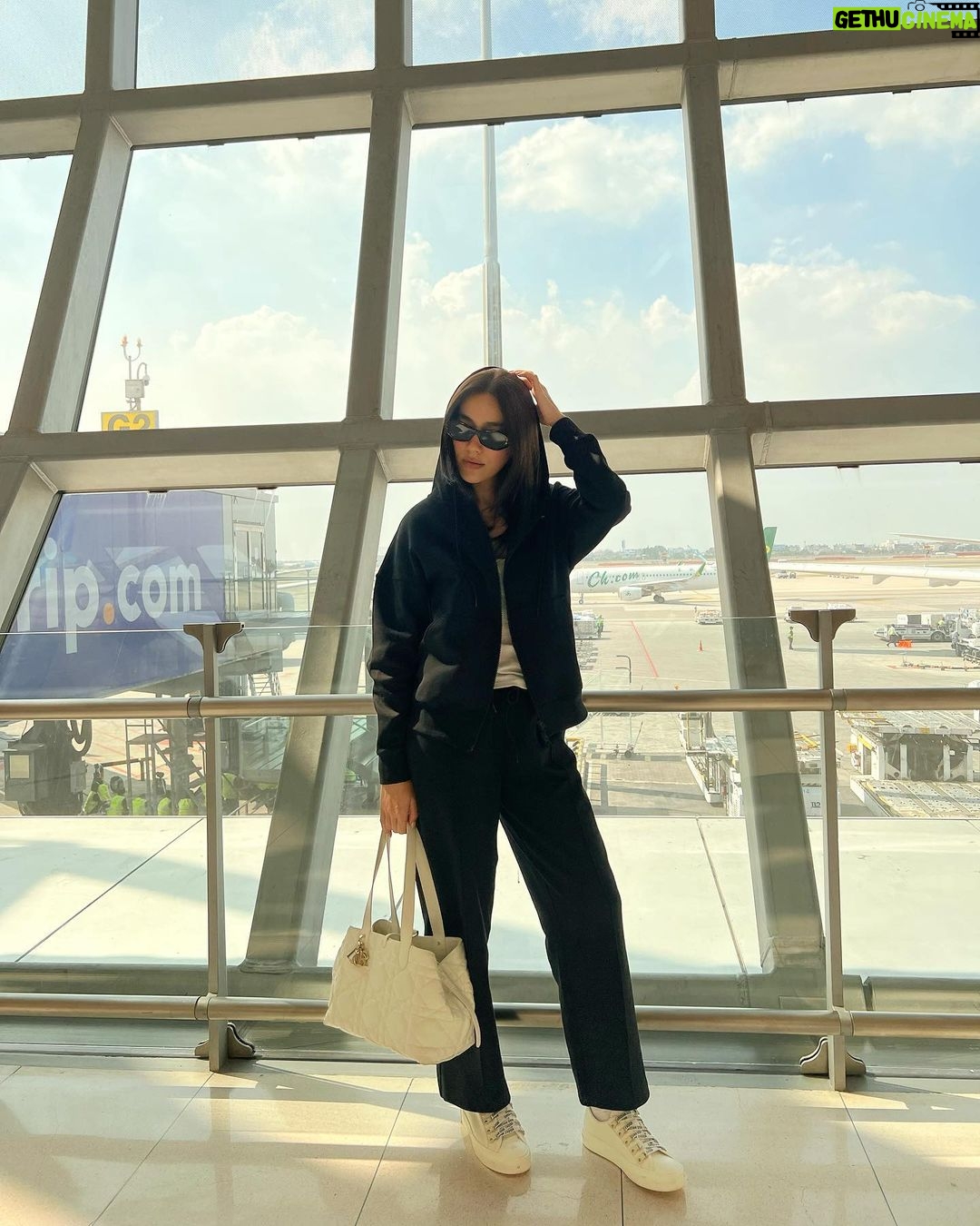 Kimberly Ann Voltemas Instagram - Off for work brb 🛫 #wakingbeebymarkkim