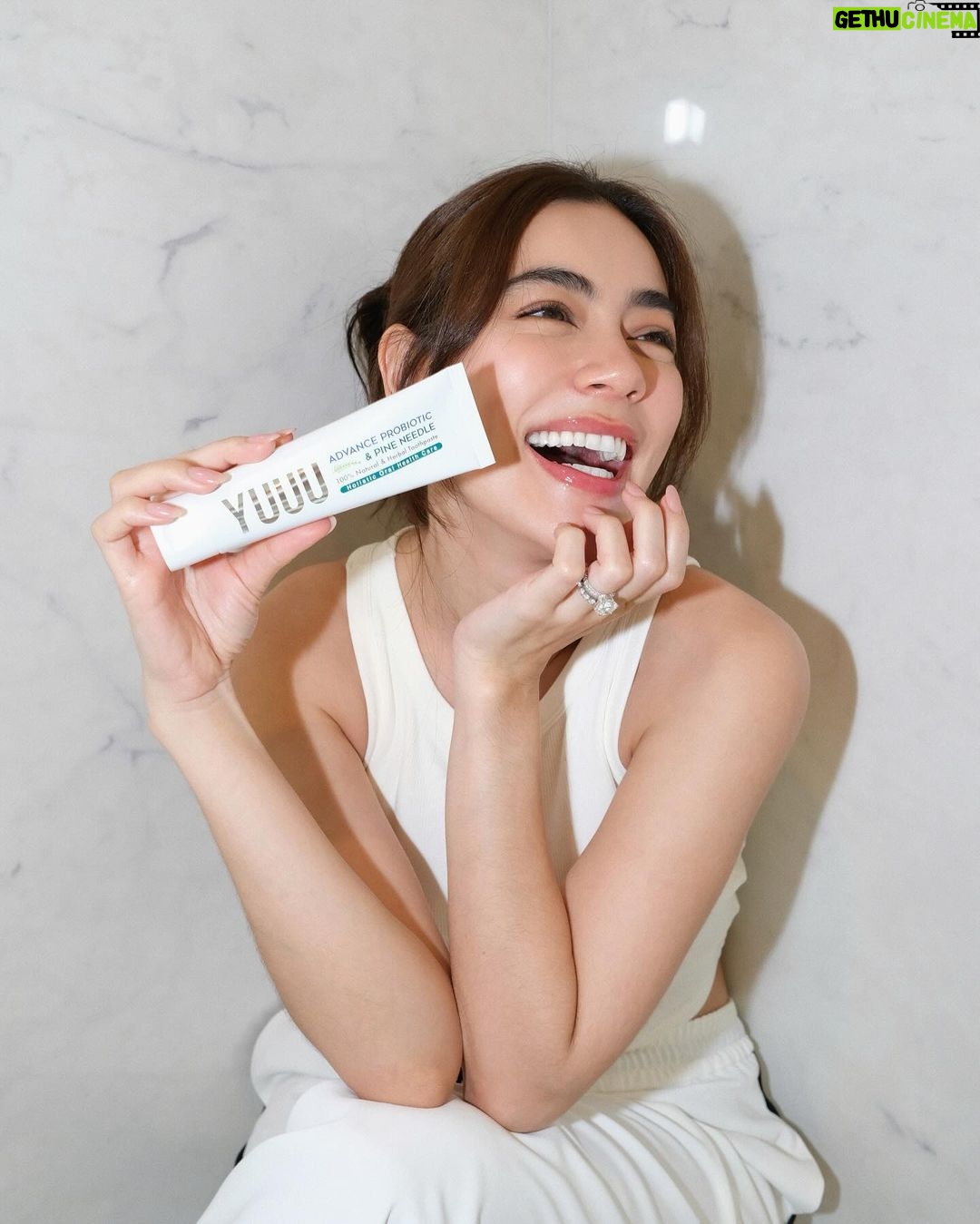 Kimberly Ann Voltemas Instagram - เช้าและก่อนนอนต้องหลอดนี้ เพราะคิมเลือกยาสีฟัน YUUU หลอดเดียว จบทุกปัญหาช่องปาก เพราะเป็น Probiotic ลดแบคทีเรียในช่องปาก ตื่นมาลมหายใจก็ยังหอมสดชื่น คิม love YUUU มากๆ ค่ะ 🦷✨ #YUUU #YUUUToothpaste #ยาสีฟัน #ยาสีฟันโพรไบติก #Interpharma