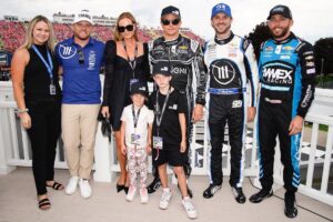Kimi Räikkönen Instagram - Very big thank you to the Nascar community for a warm welcome and great atmosphere. Special thank you to @realmarksjustin @teamtrackhouse and @th_project91 and all the sponsors. Hope to do some real racing in Nascar again!