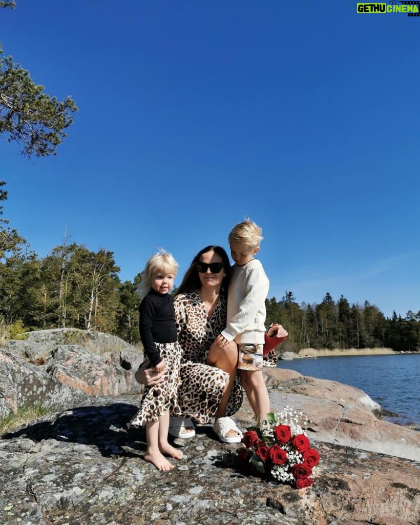 Kimi Räikkönen Instagram - Hyvää äitienpäivää maailman parhaalle äitille rakas!