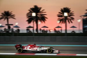 Kimi Räikkönen Instagram - 2020 done. Weird season but we made it through. Thanks to everyone in the team for your hard work!!!