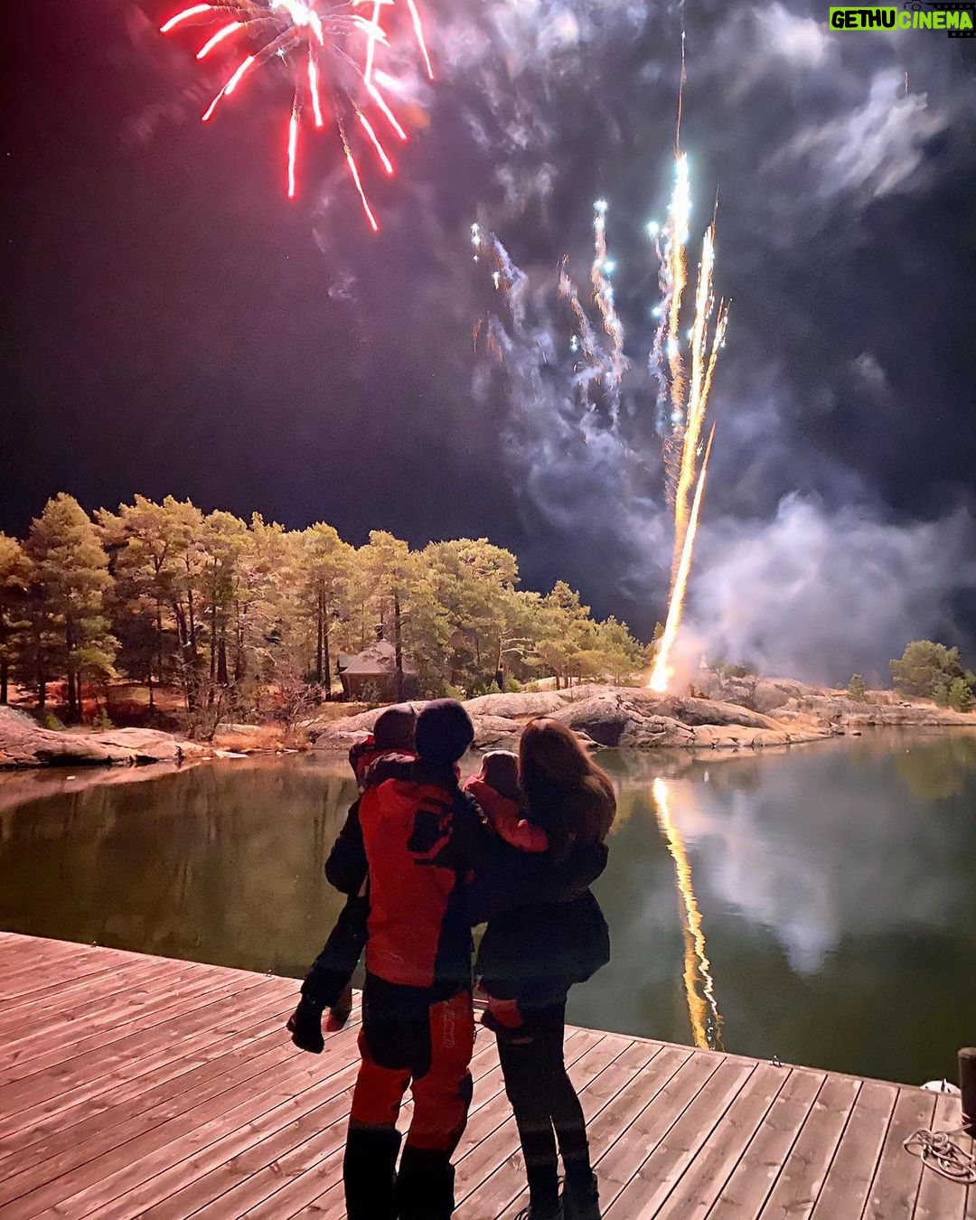 Kimi Räikkönen Instagram - Bring us 2020!