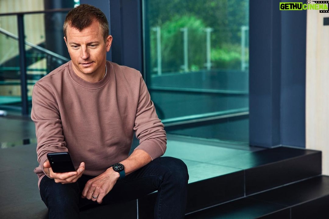 Kimi Räikkönen - 229.3K Likes - Flipping for selfies.
@samsungsuomi #TeamGalaxy #GalaxyZFlip3 #GalaxyZFold3