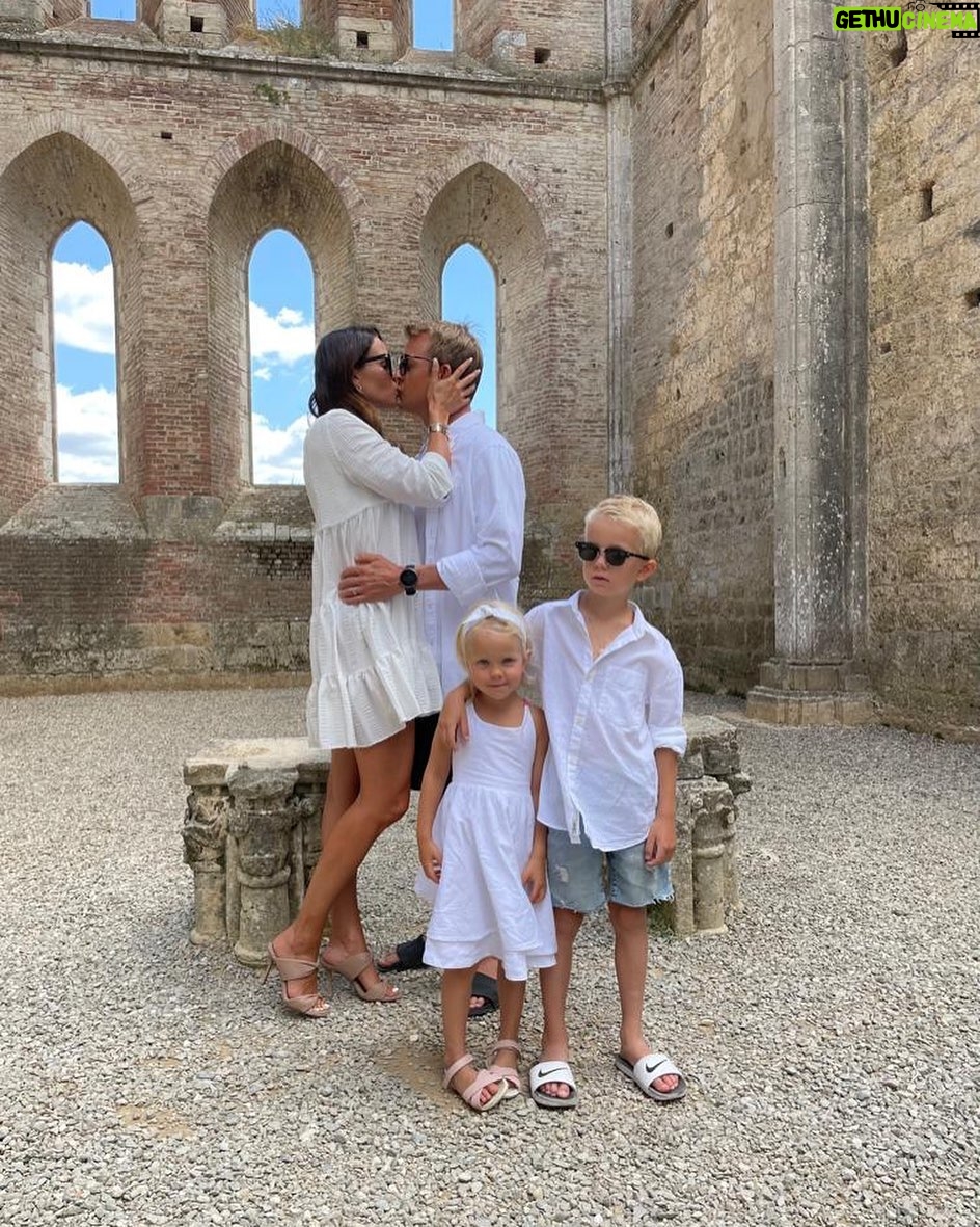 Kimi Räikkönen - 350.2K Likes - Happy 5th anniversary my love! Was nice to be back in the place where our journey together really started!!