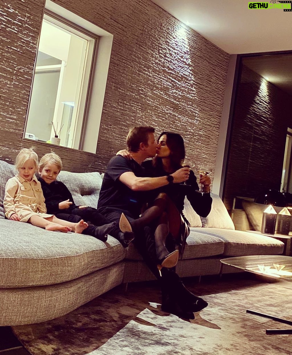 Kimi Räikkönen - 327K Likes - Welcome 2021! Lil cube Rianna if you ever see this picture, dont do like this before 2035.