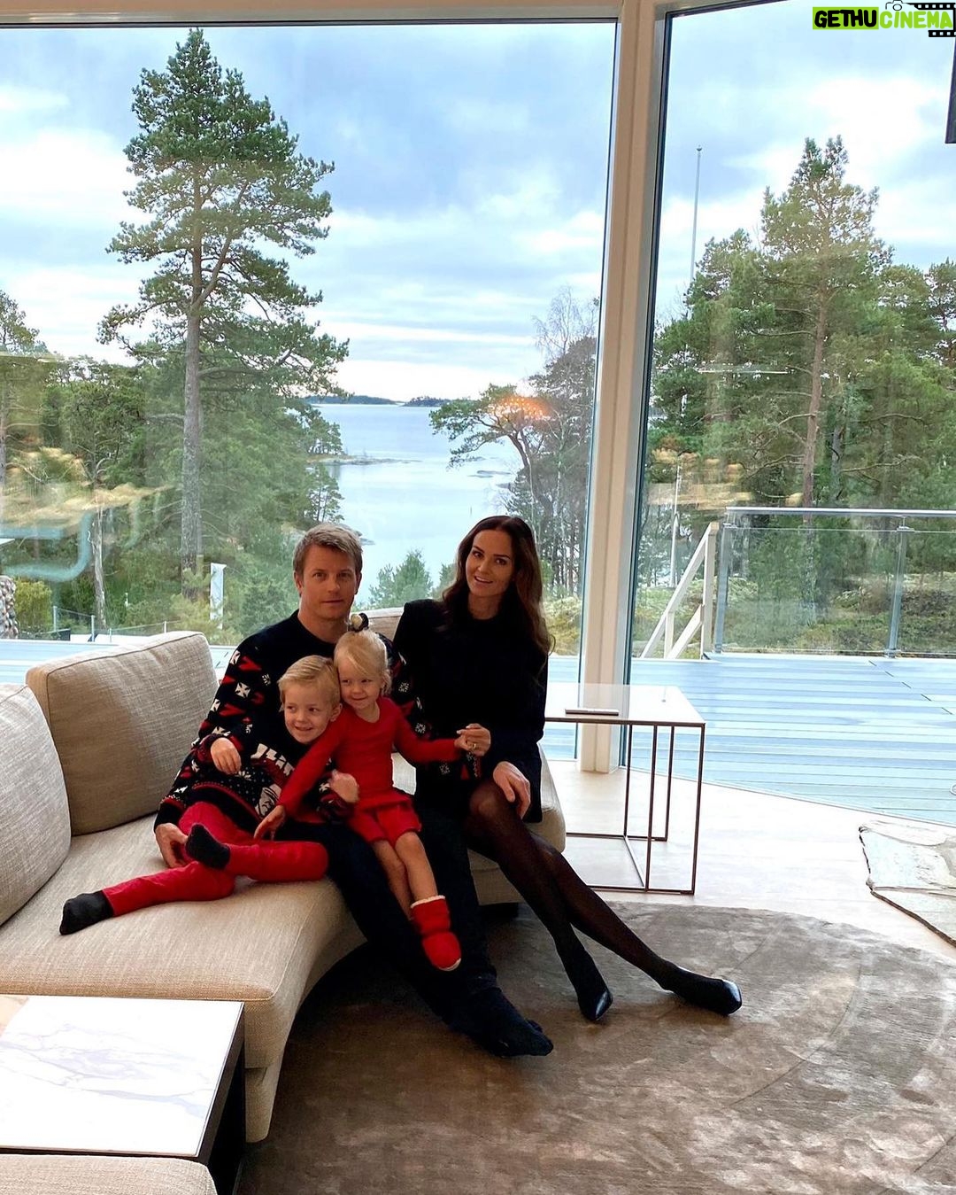 Kimi Räikkönen - 404.3K Likes - Merry Christmas from family RAI. Stay classy!