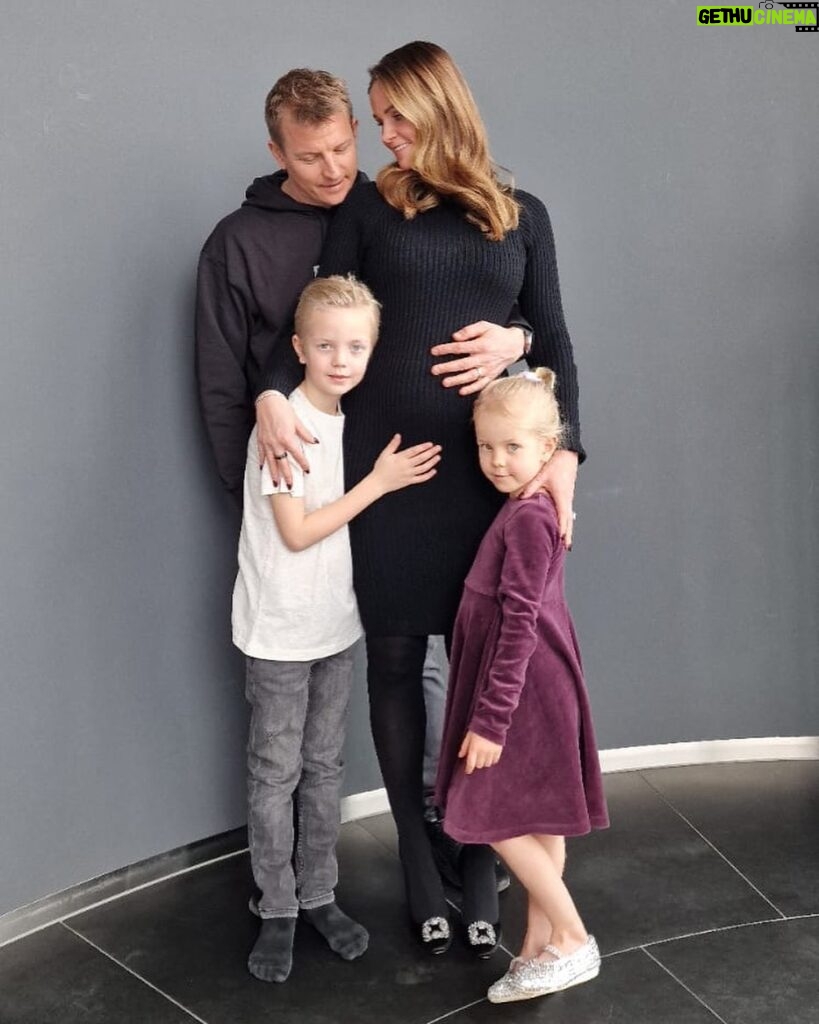 Kimi Räikkönen Instagram - Hyvää äitienpäivää Rakas ja maailman paras mami!