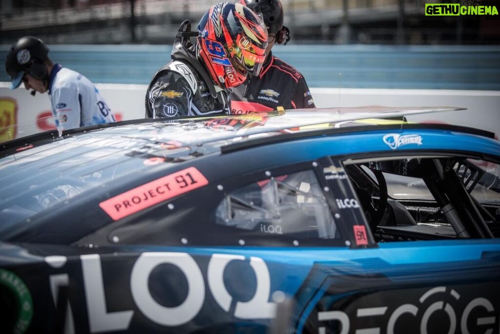 Kimi Räikkönen Instagram - Nascar is nice. I’m back with @teamtrackhouse and @iloq_official at COTA in Austin.