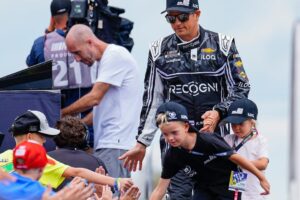 Kimi Räikkönen Instagram - Very big thank you to the Nascar community for a warm welcome and great atmosphere. Special thank you to @realmarksjustin @teamtrackhouse and @th_project91 and all the sponsors. Hope to do some real racing in Nascar again!