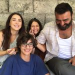Kinda Alloush Instagram - من سنتين بدأنا رحلة فيلم #نزوح لما سؤدد كعدان صديقة الدراسة والمخرجة السورية الي بعتز فيها بعتتلي النسخة الأولى للفيلم ووقعت بغرامه والسنة الماضية بدأنا عمليات التصوير.. تجربة فيلم ما بتشبه أي تجربة.. عشت كل تفاصيله مع مجموعة من الممثلين والفنانين كنت بغاية السعادة بالتعاون معن وعلى رأسن الصديق سامر المصري.. واليوم تتوجت هي الرحلة بإعلان مشاركة الفيلم بفعاليات مهرجان ڤينيسا السينمائي الدولي.. سعيدة بهالخبر والأهم ان الفيلم يوصل لأكبر عدد من الجمهور يشوفوه ويعجبهم..🙏❤️ Nouzouh’s journey started two years ago when @soudade_kaadan , my Cherished Syrian Director and School friend, sent me the first draft of the screenplay. Immediately, I fell in love with the movie! We started shooting through out last year and the experience was unmatched to say the least! I loved every detail of the project and I was blessed to work with a group of talented artists that truly added to my joy being on set. Today, the journey was awarded by the announcement of participating in the Venice International Film Festival. I’m thrilled with the news and I hope the film reaches a wide array of audiences and hope they enjoy it as much as I did. @soudade_kaadan @labiennale @sameralmasri #nezouhmovie #Nezouh #فيلم_نزوح #labiennaledivenezia #labiennale #kindaalloush
