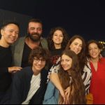 Kinda Alloush Instagram - من سنتين بدأنا رحلة فيلم #نزوح لما سؤدد كعدان صديقة الدراسة والمخرجة السورية الي بعتز فيها بعتتلي النسخة الأولى للفيلم ووقعت بغرامه والسنة الماضية بدأنا عمليات التصوير.. تجربة فيلم ما بتشبه أي تجربة.. عشت كل تفاصيله مع مجموعة من الممثلين والفنانين كنت بغاية السعادة بالتعاون معن وعلى رأسن الصديق سامر المصري.. واليوم تتوجت هي الرحلة بإعلان مشاركة الفيلم بفعاليات مهرجان ڤينيسا السينمائي الدولي.. سعيدة بهالخبر والأهم ان الفيلم يوصل لأكبر عدد من الجمهور يشوفوه ويعجبهم..🙏❤️ Nouzouh’s journey started two years ago when @soudade_kaadan , my Cherished Syrian Director and School friend, sent me the first draft of the screenplay. Immediately, I fell in love with the movie! We started shooting through out last year and the experience was unmatched to say the least! I loved every detail of the project and I was blessed to work with a group of talented artists that truly added to my joy being on set. Today, the journey was awarded by the announcement of participating in the Venice International Film Festival. I’m thrilled with the news and I hope the film reaches a wide array of audiences and hope they enjoy it as much as I did. @soudade_kaadan @labiennale @sameralmasri #nezouhmovie #Nezouh #فيلم_نزوح #labiennaledivenezia #labiennale #kindaalloush
