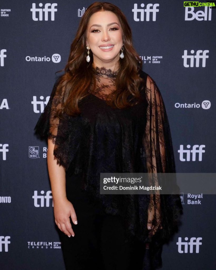 Kinda Alloush Instagram - ❤️❤️❤️ On the red carpet of our movie @yellowbusfilm at the Toronto Film Festival @tiff_net Jewelry by @dimajewellery Jumpsuit by @__mamzi__ Makeup by @paulageorge_makeup_artist Hair by @beautybydarin