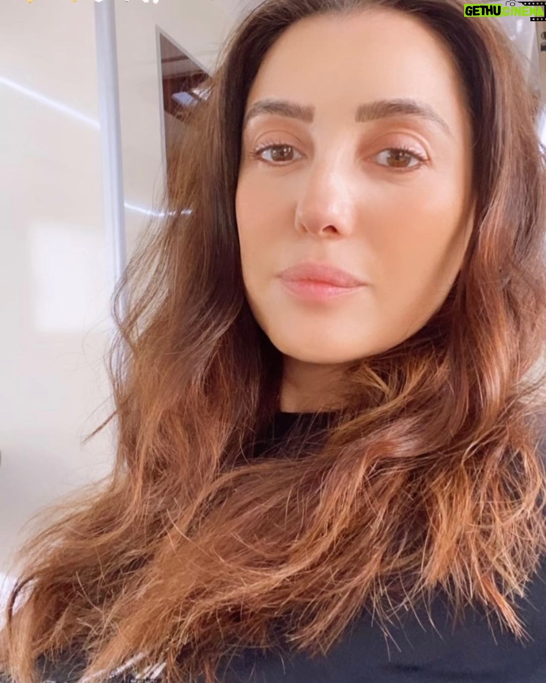 Kinda Alloush Instagram - يسعد صباحكن 😍 Good morning everyone have a wonderful day 😍😍☀️🌞💛🧡❤️❤️🔥💖💗💙💜💚🦋🦋🍯🍯🍯🌈🌈🌼🌼🌺🌺🌸🌸🐠🐠 #nomakeup #tiredeyes #biglove