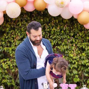 Kinda Alloush Instagram - كل سنة وانت ألذ وأطعم وأحن أب.. حبيبي كل سنة وانت في ضهرها باباها وسندها وصاحبها.. ربنا يخليك لينا يا أبو حياة.. #happyfathersday 🙏🏻🙏🏻😍😍❤️❤️ 
@amryoussefofficial 
❤️❤️
