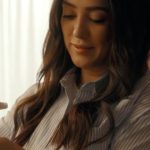 Kinda Alloush Instagram - اللحظات والتفاصيل الصغيرة هي أهم الاوقات الي بقضيها مع بنتي. كل لمسة، ضحكة، كلمة، حضن بتكوِّن شخصيتها بالإضافة للتغذية السليمة أنا اخترت لبن ابتا جونيور، اللبن رقم ١ في أوروبا لإن فيه كل العناصر الغذائية اللي هتساعدها تنمو بشكل طبيعي. مع ابتاجونيور #خليهم_جاهزين_لبكرة @aptaadviceegypt @mad_solutions Styling by @yasmineeissa Makeup by @by_maiayman Hairdresser @haithamdahab00