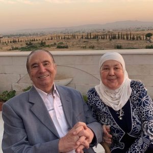 Kinda Alloush Instagram - بعد يومين من رحيل زوجها ورفيق عمرها المرحوم غسان قطرنجي انتقلت الى رحمة الله عمتي الغالية حبيبتي رانية علوش.. إنا لله وإنا إليه راجعون لله ما أخد وله ما أعطى.. 💔💔🙏🏻🙏🏻
يارب ارحمهما واغفر لهما واجعل قبرهما روضة من رياض الجنة 🙏🏻🙏🏻
عزائي لأبناء عمتي كندة ونعمة ومحمد وباسمة وفرح وياسمين الله يصبركم ويكون معكم 🙏🏻🙏🏻