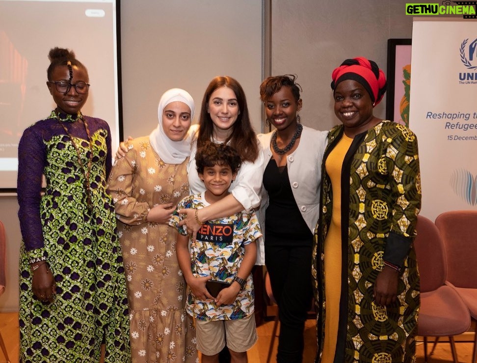 Kinda Alloush Instagram - كل الشكر لأسرتي @unhcr_arabic ولمؤسسة القلب الكبير لدعمهم للطلاب اللاجئين المميزين ومساعدتهم في الحصول على منح دراسية لاتمام تعليمهم الجامعي سعدت جداً بالتحاور مع مجموعة من الطالبات المميزات والاستماع لقصصهم المحفزة والمؤثرة 💙💙💙 A huge thanks to my family @unhcr_arabic and to @thebigheartuae for supporting the refugees special students through DAFI the higher education program I was lucky to moderate the panel (reshaping the the future of refugee youth) in Dubai and to discuss higher education topic with the very special ladies and to hear their inspirational and motivational stories #dubai🇦🇪 #expo2020 #unhcr #aiminghigher #15by30 #refugees #supportingrefugees #bigheartfoundation