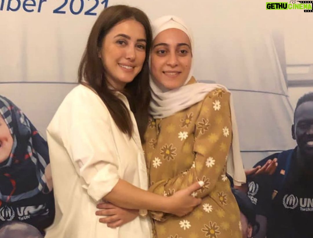 Kinda Alloush Instagram - كل الشكر لأسرتي @unhcr_arabic ولمؤسسة القلب الكبير لدعمهم للطلاب اللاجئين المميزين ومساعدتهم في الحصول على منح دراسية لاتمام تعليمهم الجامعي سعدت جداً بالتحاور مع مجموعة من الطالبات المميزات والاستماع لقصصهم المحفزة والمؤثرة 💙💙💙 A huge thanks to my family @unhcr_arabic and to @thebigheartuae for supporting the refugees special students through DAFI the higher education program I was lucky to moderate the panel (reshaping the the future of refugee youth) in Dubai and to discuss higher education topic with the very special ladies and to hear their inspirational and motivational stories #dubai🇦🇪 #expo2020 #unhcr #aiminghigher #15by30 #refugees #supportingrefugees #bigheartfoundation