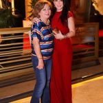 Kinda Alloush Instagram - مامي حبيبتي كل سنة وانت حبيبة قلبي أحلا أم وأحلا رفيقة وأحلا تيتة لحيوة.. الله يخليلي ياكي ياروحي ولا يحرمني منيك ويسعد قلبك على طول ويخليلك أمهاتكن 🙏🏻🙏🏻❤️❤️❤️❤️🧡🧡💛💛💚💚💙💙💜💜🤍🤍💝💖💗👩‍👧‍👦 #mymother #mymotherbirthday