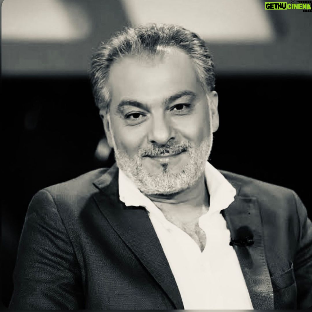 Kinda Alloush Instagram - "إنا لله وإنا إليه راجعون" أما حجم الألم والخسارة فلا يقاس بالكلمات.. ولا يقدر على استيعابه العقل.. وداعاً للمبدع الرائع والصديق المحترم الخلوق والأستاذ #حاتم_علي عزائي للصديقة الغالية دلع الرحبي ولأبنائه عمرو وغزل وغالية.. ولكل أصدقاءه ومحبيه 💔💔💔🙏🏻🙏🏻🙏🏻