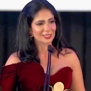 Kinda Alloush Instagram - حبيبتي الف مبروووك التكريم
تكريم مستحق بجدارة على كل مشهد قدمتيه لإنك كنت حاطة روحك فيه.. كل مشهد كوميدي او تراجيدي في السينما في المسرح او في التلفزيون.. تستحقي التكريم وحب الناس وتقدير المختصين لإنك دؤوبة مخلصة شغوفة بفنك ومعجونة بالموهبة.. وإنسانة استثنائية ❤️❤️
 @monazakiofficial
@cairofilms #مهرجان_القاهرة_السينمائي