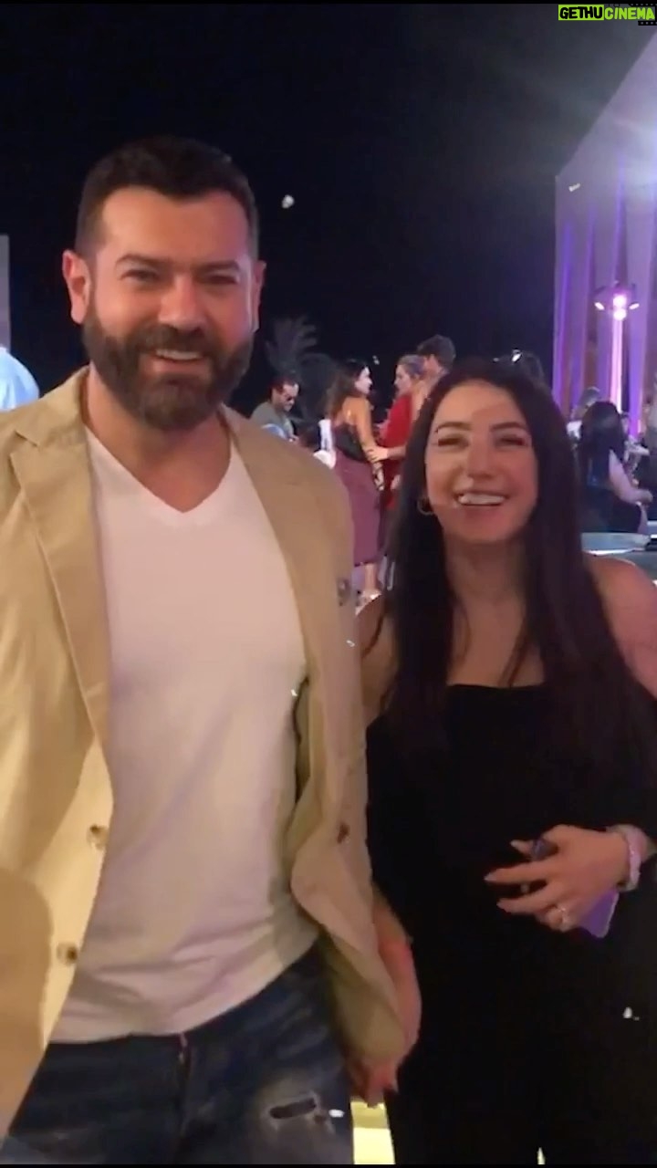 Kinda Alloush Instagram - Having fun together at @elgounafilmfestivalofficial π€©π€©ππ₯°π₯°β€οΈβ€οΈπ©π»βπ€βπ¨πΌπ©π»βπ€βπ¨πΌ @amryoussefofficial #Gff20 Jumpsuit by @__mamzi__