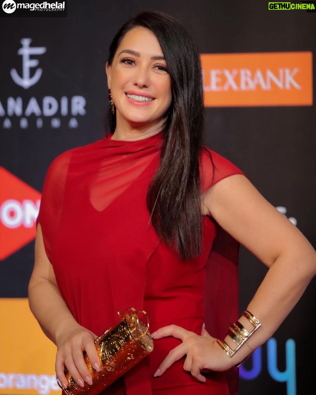Kinda Alloush Instagram - ❤️❤️❤️ Styling by @yasmineeissa Designer @doniaashrycouture Jewllery @lailawahbajewelry Makeup by @by_maiayman Photo credit to @maged_helal Hairdresser @haithamdahab00 #Gff20 @elgounafilmfestivalofficial El Gouna, Red Sea