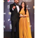 Kinda Alloush Instagram - مع حبيبي..أبو حياة 😍❤️ 💛💛💛💛@amryoussefofficial ‏@elgounafilmfestivalofficial #gff20 ‏Styling by @yasmineeissa ‏Dress by @hassidrissofficial ‏Makeup @by_maiayman ‏Jewelery by @dimajewellery ‏Photography @mongiphg ‏Clutch by @okhtein ‏Hairdresser @haithamdahab00 represented by ‏@mad_solution