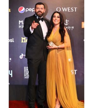 Kinda Alloush Instagram - مع حبيبي..أبو حياة 😍❤️ 💛💛💛💛@amryoussefofficial 
‏@elgounafilmfestivalofficial #gff20 
‏Styling by @yasmineeissa 
‏Dress by @hassidrissofficial 
‏Makeup @by_maiayman 
‏Jewelery by @dimajewellery 
‏Photography @mongiphg 
‏Clutch by @okhtein 
‏Hairdresser @haithamdahab00 
represented by 
‏@mad_solution