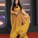 Kinda Alloush Instagram – 💛💛💛
Styling by @yasmineeissa 
Dress by @hassidrissofficial 
Makeup @by_maiayman 
Jewelery by @dimajewellery 
Clutch by @okhtein 
Hairdresser @haithamdahab00 represented by 
@mad_solutions 
#Gff20  @elgounafilmfestivalofficial El Gouna, Red Sea