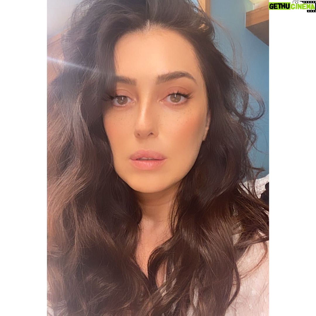 Kinda Alloush - 138.8K Likes - Playing with filters.. #فلتر #فلتر #فلتر 😃 الفضا وحش 😁
#noplasticsurgery #بدون_عمليات_تجميل 🤦🏻♀️
#ضي_القمر 🤍🤍🌚 #كندة_علوش